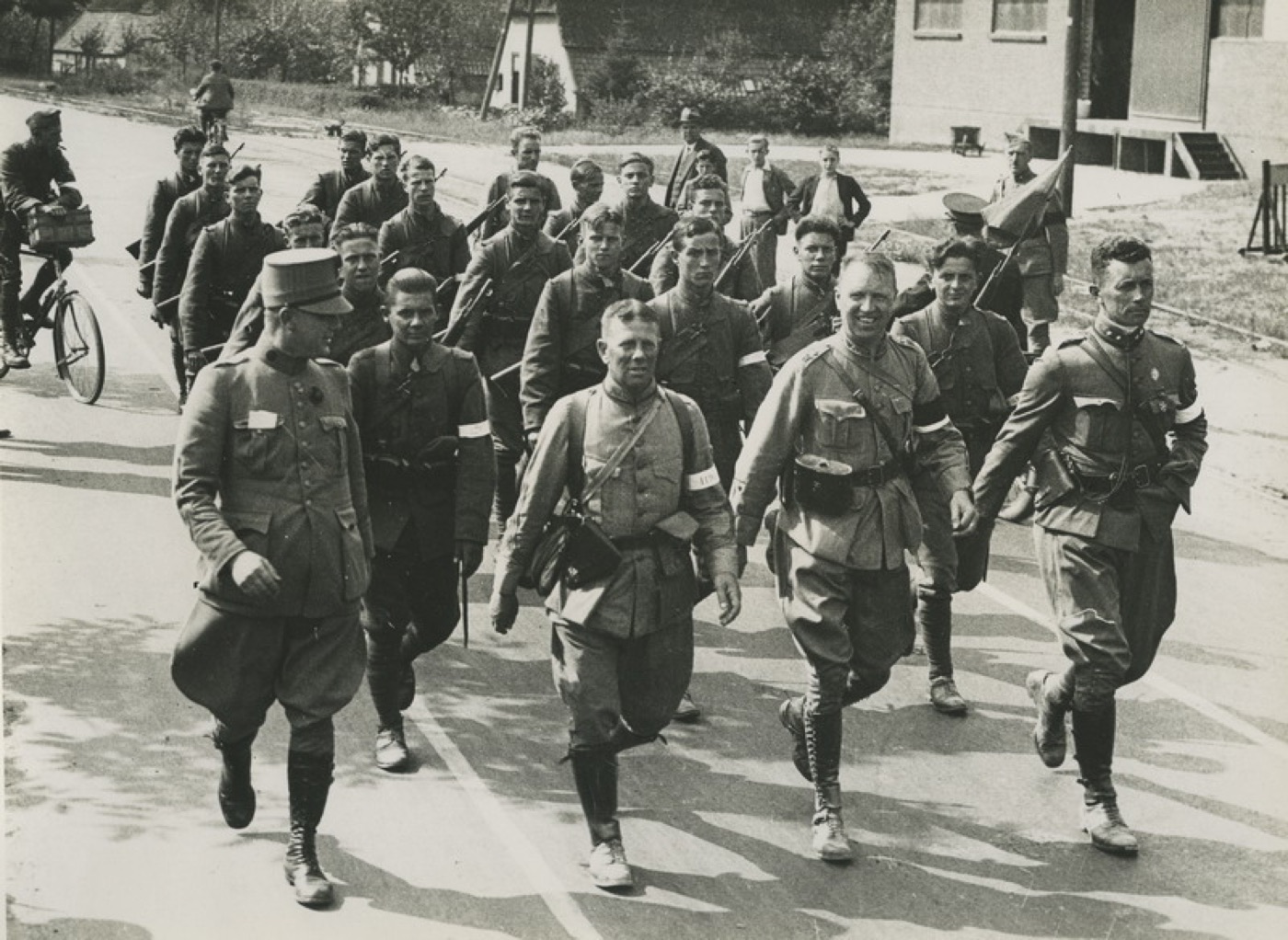 A detachment of the Regiment Wielrijders on the Nijmegen march, 1934